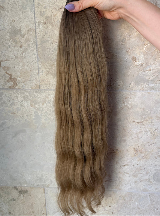 Single Donor Keratin Bonds | Soft Ombre Dark Blonde | 24" | 121g | First Class
